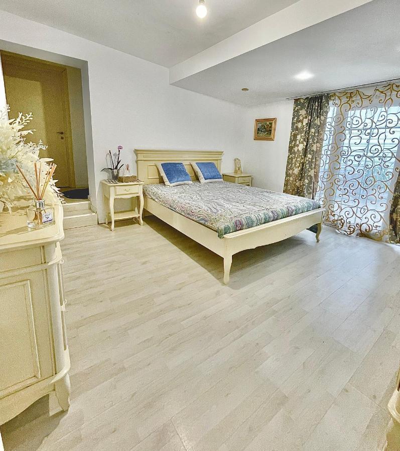 Casa In Inima Capitalei Vilă *