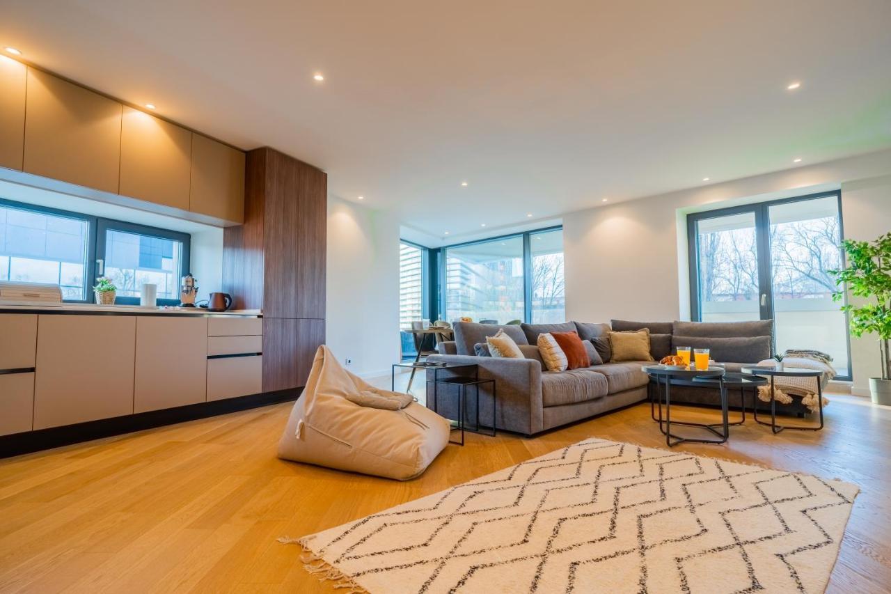 Apartament Designer In Aviatiei Tower Bucureşti