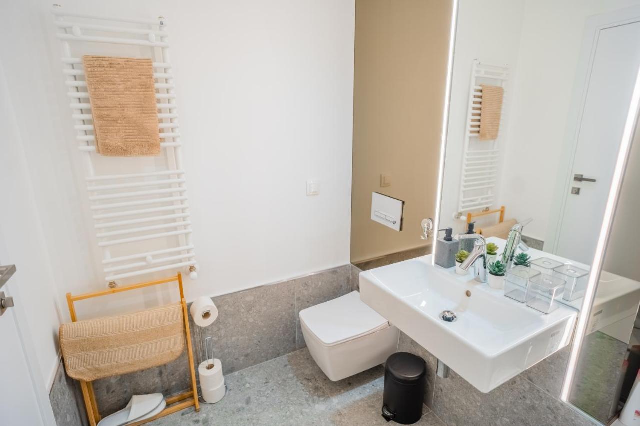 Apartament Designer In Aviatiei Tower Bucureşti