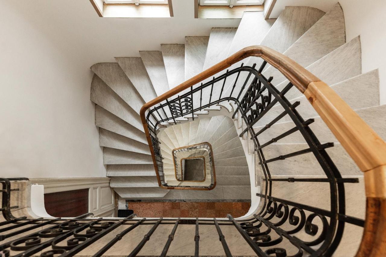 Qult - Invictus Apartament Bucureşti