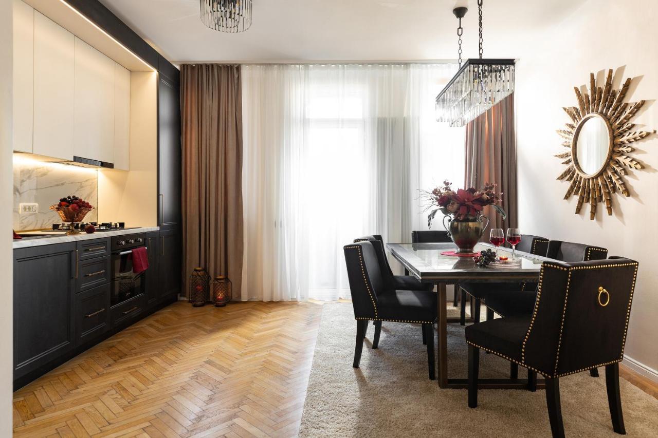 Qult - Invictus Apartament Bucureşti