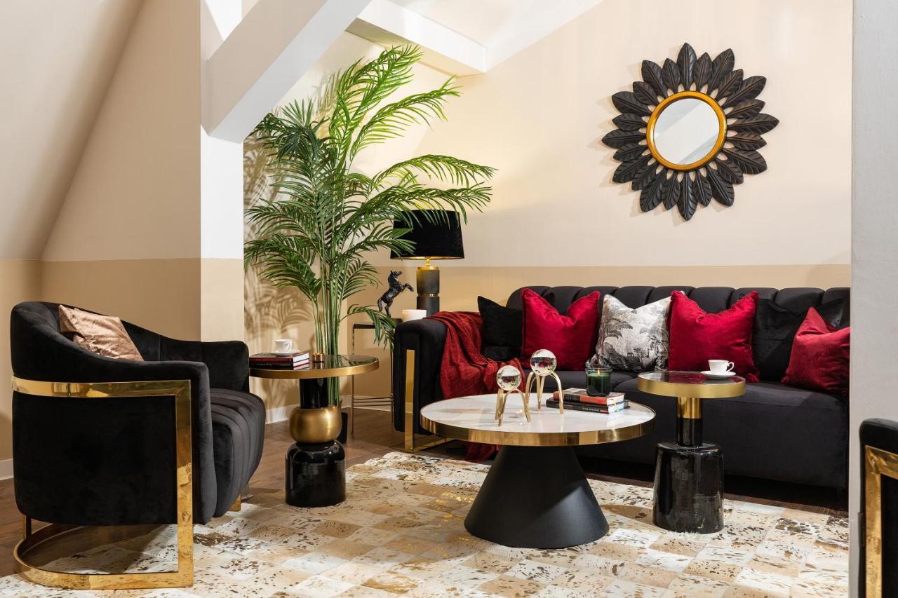 Qult - Invictus Apartament *