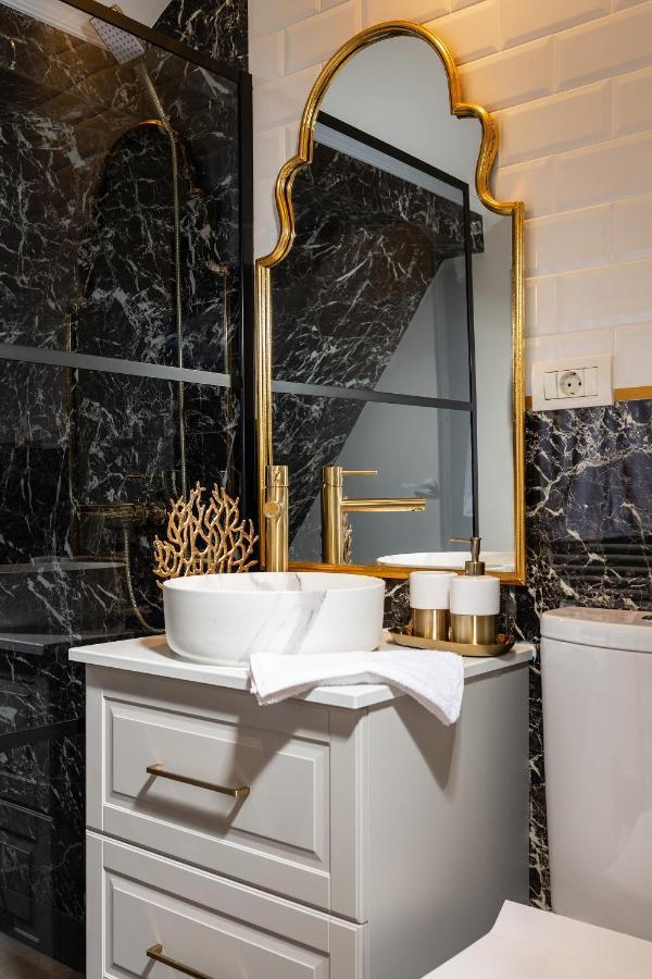 Qult - Invictus Apartment *