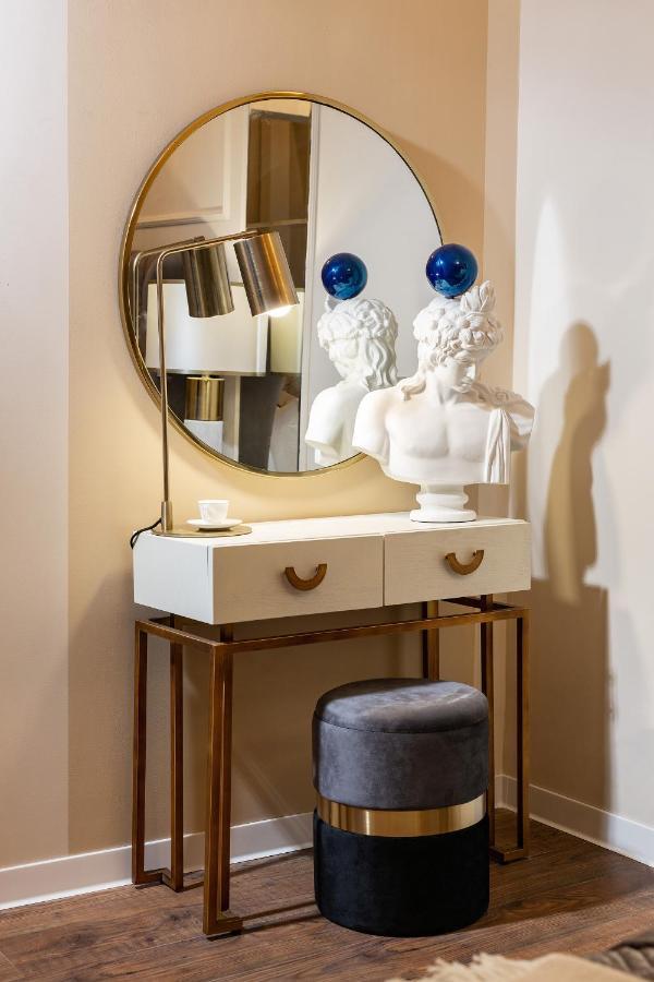 Apartament Qult - Invictus *