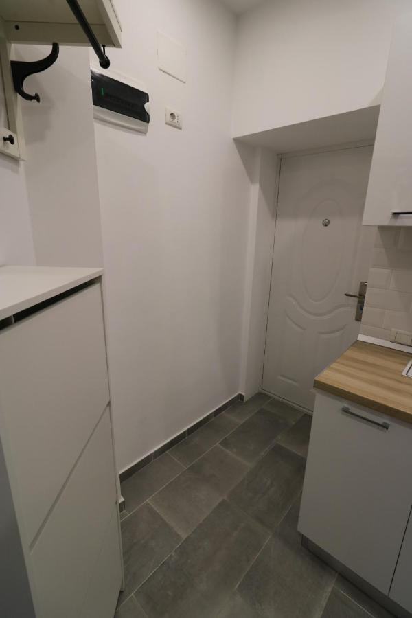Cozy Novotel Studio - Free Minibar - Quiet & Peace Apartment Bucharest