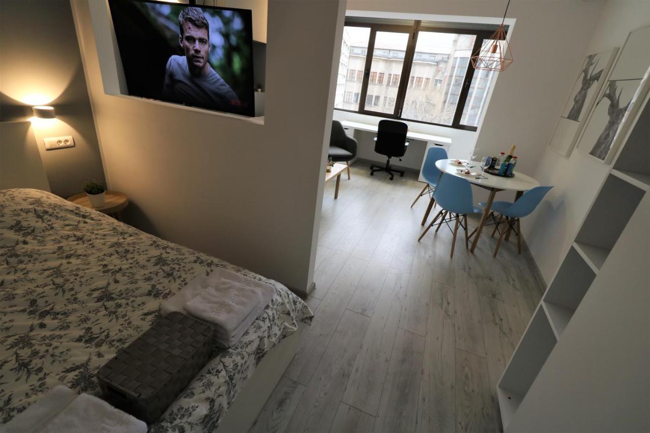 Cozy Novotel Studio - Free Minibar - Quiet & Peace * Bucharest