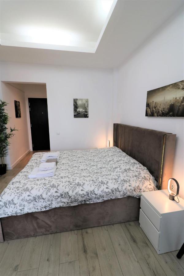 Charming City Center - Free Minibar Apartment