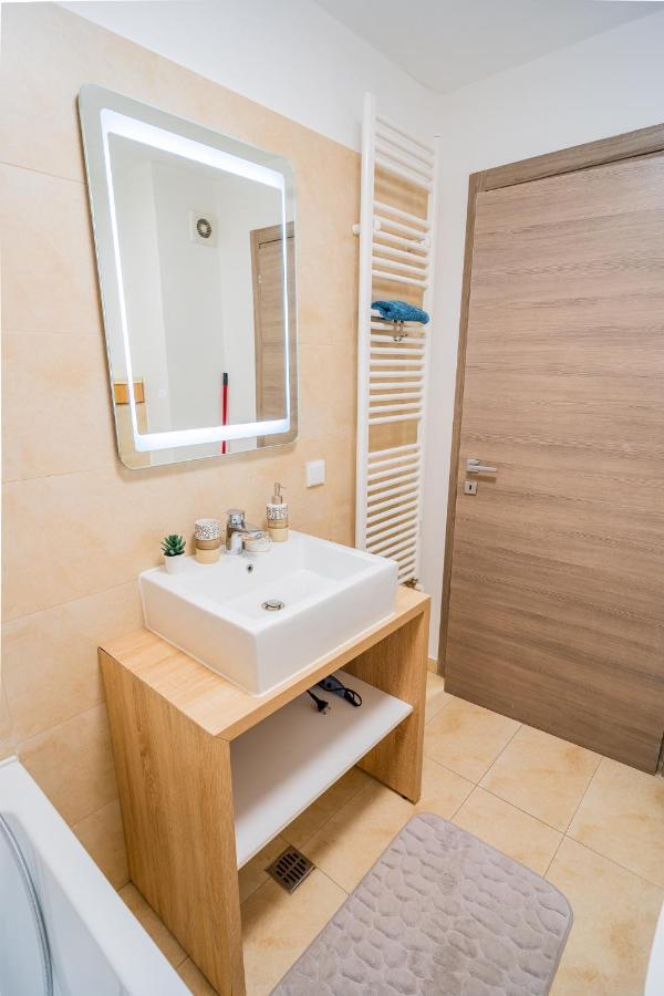 Queen Elizabeth - Ultracentral - Free Parking & Ac Apartamento *
