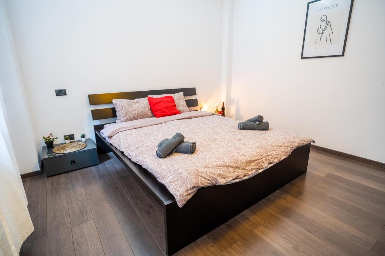 Cozy & Spacious Flat Near Victoriei Square Bucharest