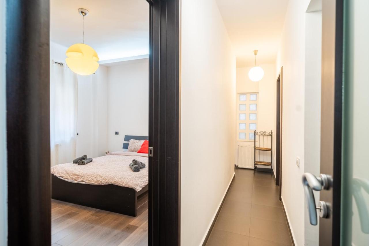 Apartment Cozy & Spacious Flat Near Victoriei Square Bucharest