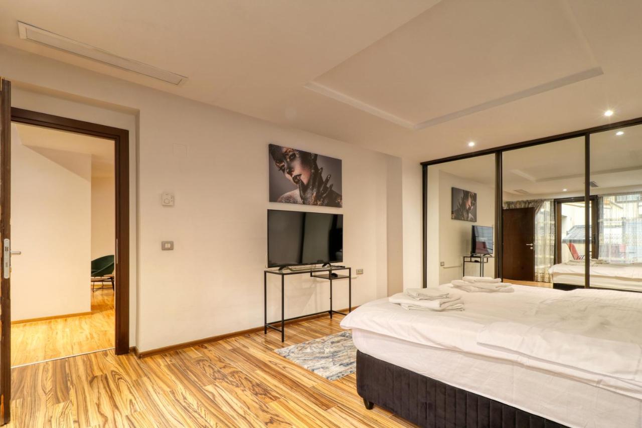 3 Bedroom In Herastrau Area Bucareste