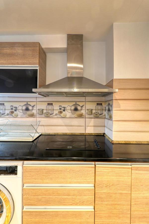 3 Bedroom In Herastrau Area Apartamento Bucareste