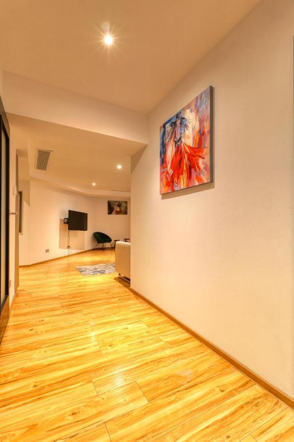 3 Bedroom In Herastrau Area Apartamento Bucareste