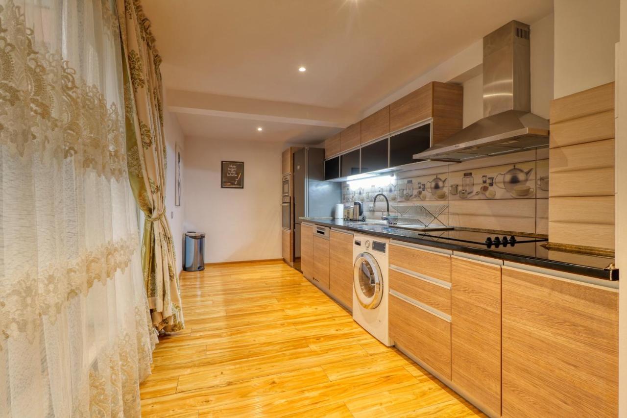 3 Bedroom In Herastrau Area Bucareste