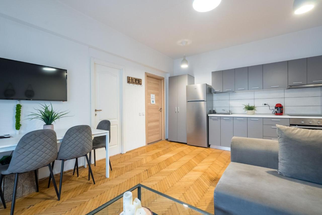 Aonia 2bdr - P-ta Romana View Bucharest