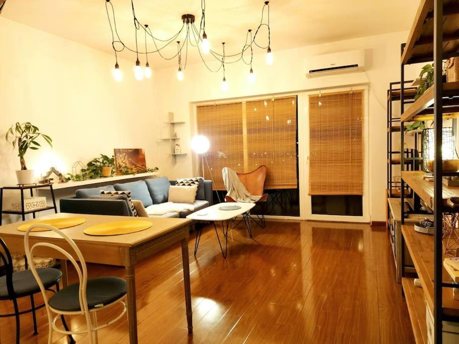 Cosy Boutique 61 Sqm - Private Parking - Ten Blocks Apartment Bucharest