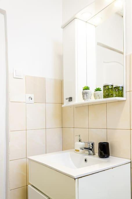 Cosy Nest M&n Apartment