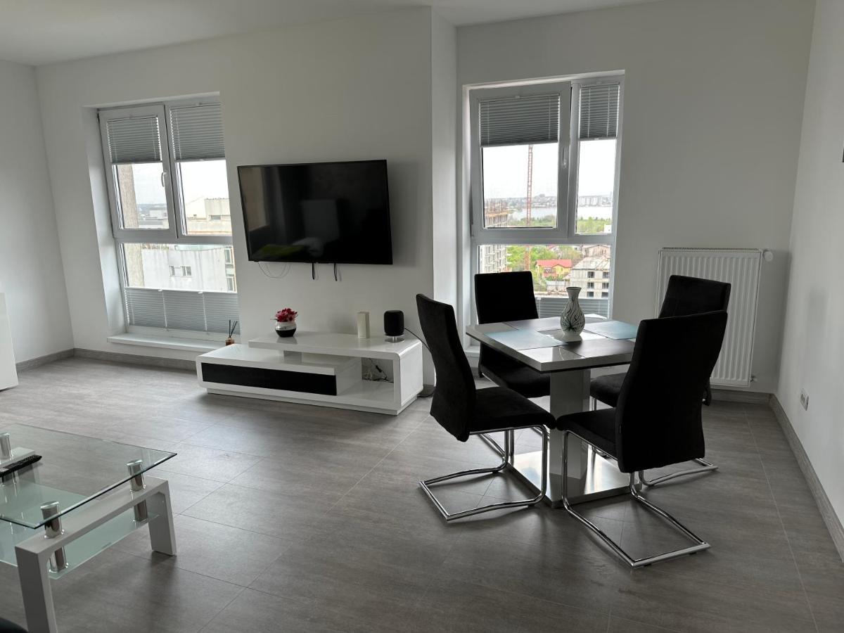 Fabulous Penthouse Lakeview W20 Apartment