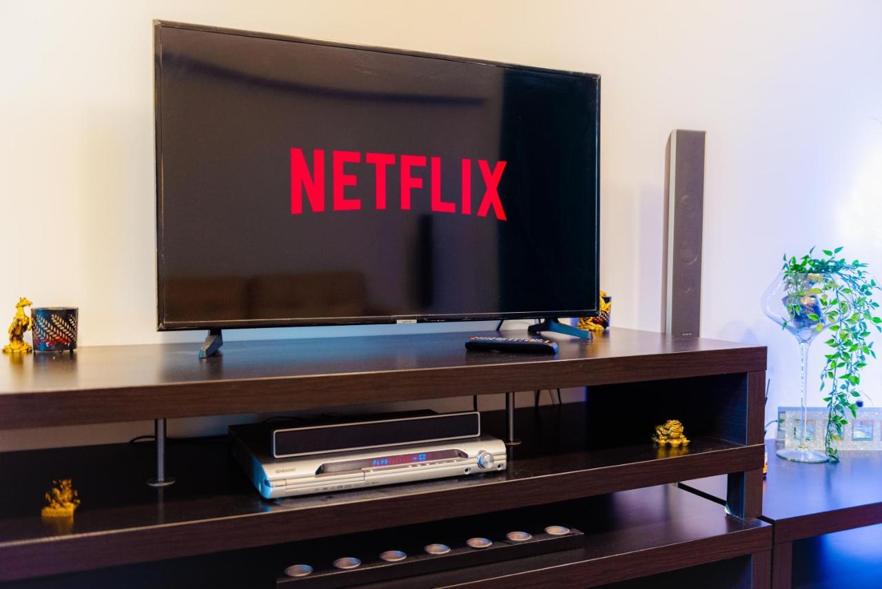 Comfy With Private Parking And Netflix Apartment *