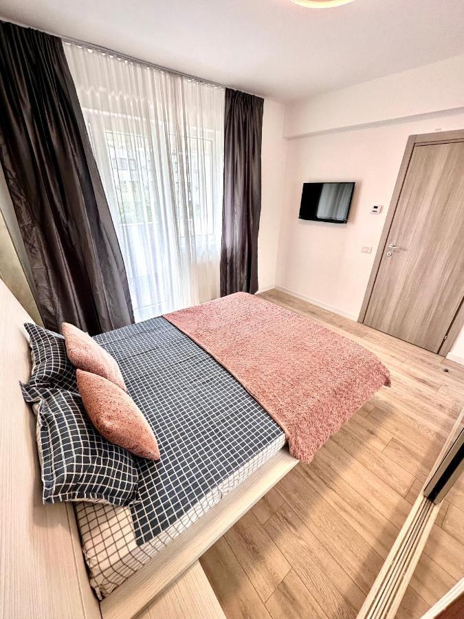 Mega Rossa Apartment