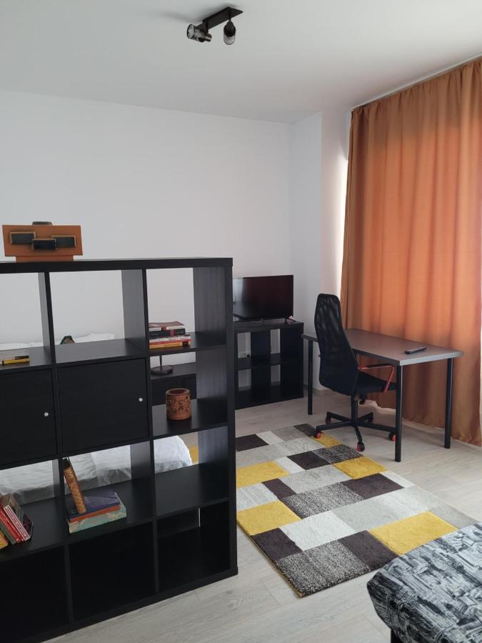 Ema's Spacious Studio