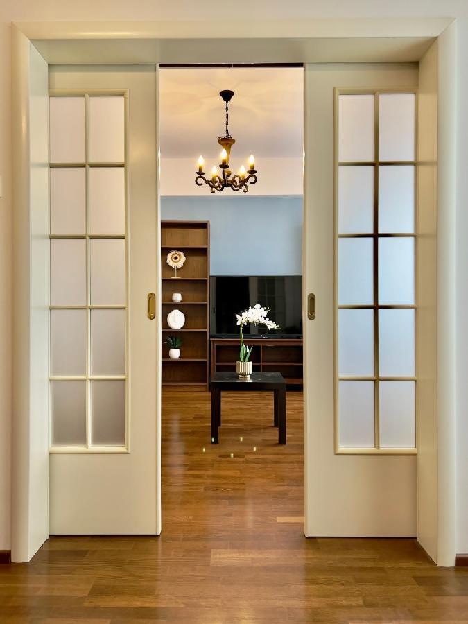 Contemporary Comfort High Above - And Stylish * Bucareste