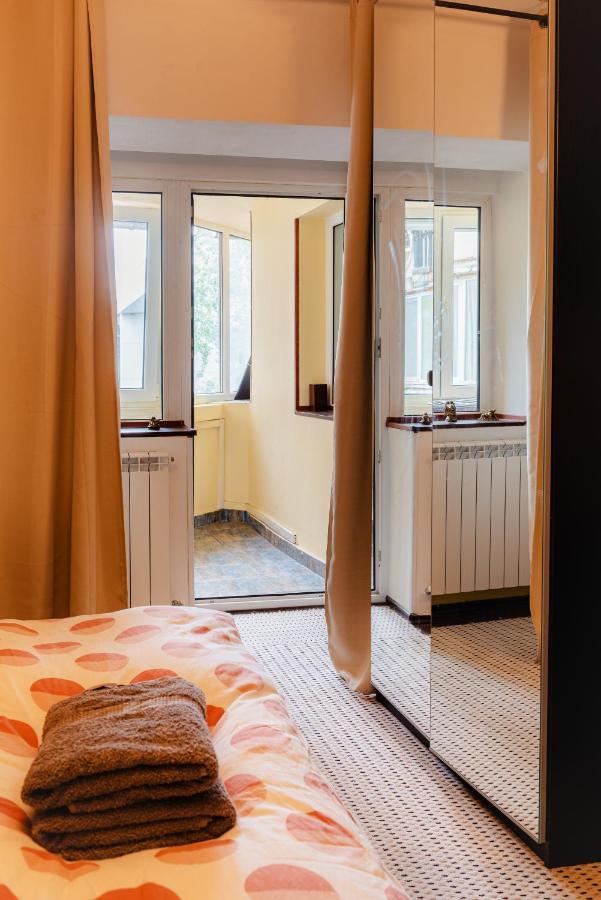 Apartment Comfy With Private Parking And Netflix Bucharest