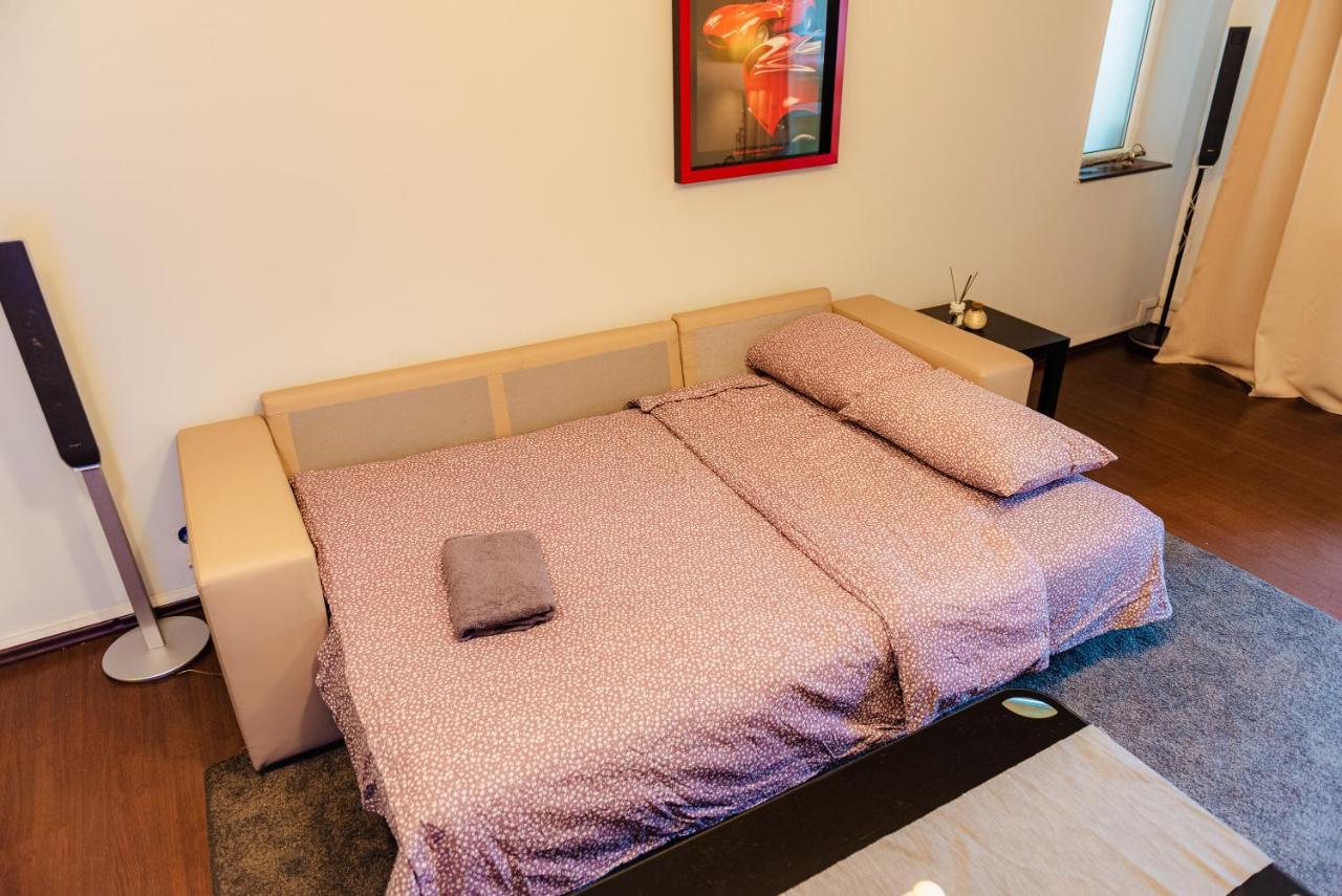 Comfy With Private Parking And Netflix