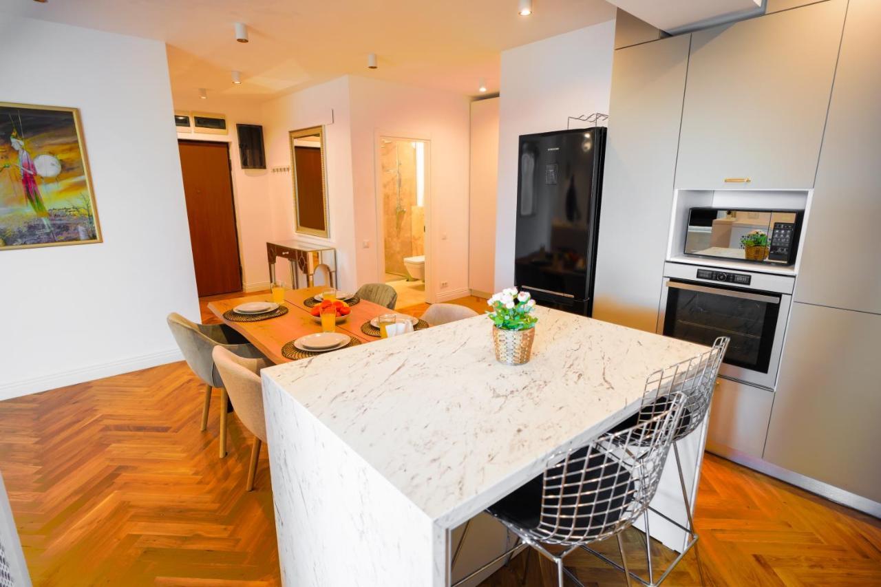 Luxury Park Apartment Bucharest