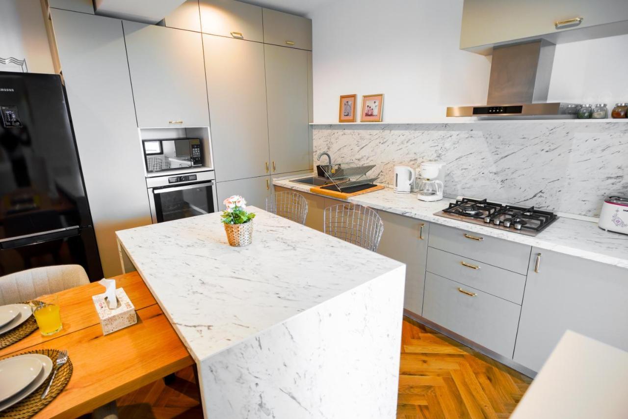 Luxury Park Apartment *