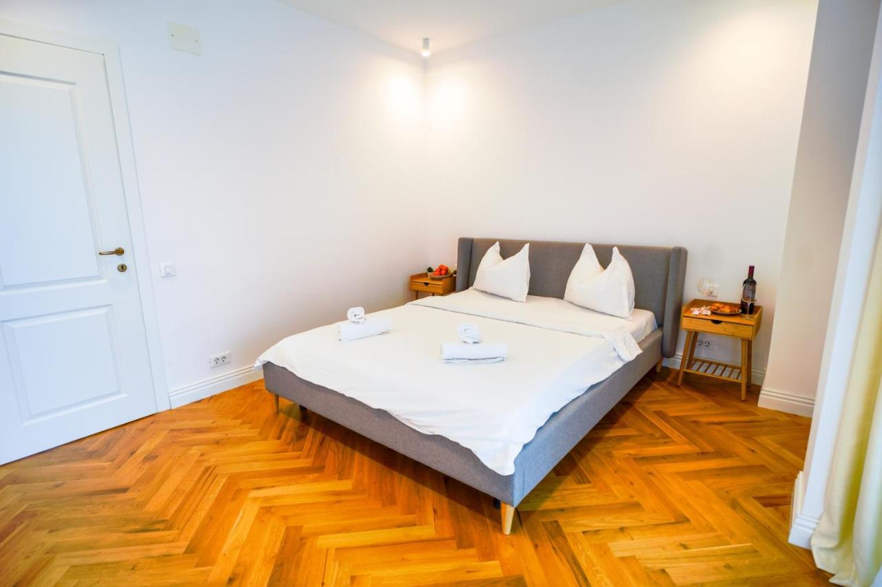 Luxury Park Apartment *