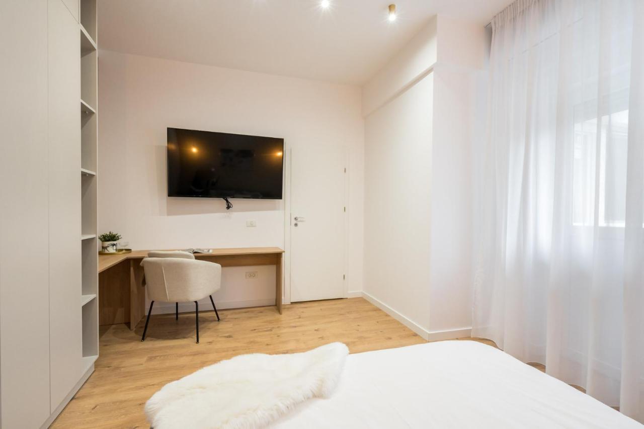 Crystal 3bdr In Center Apartment *