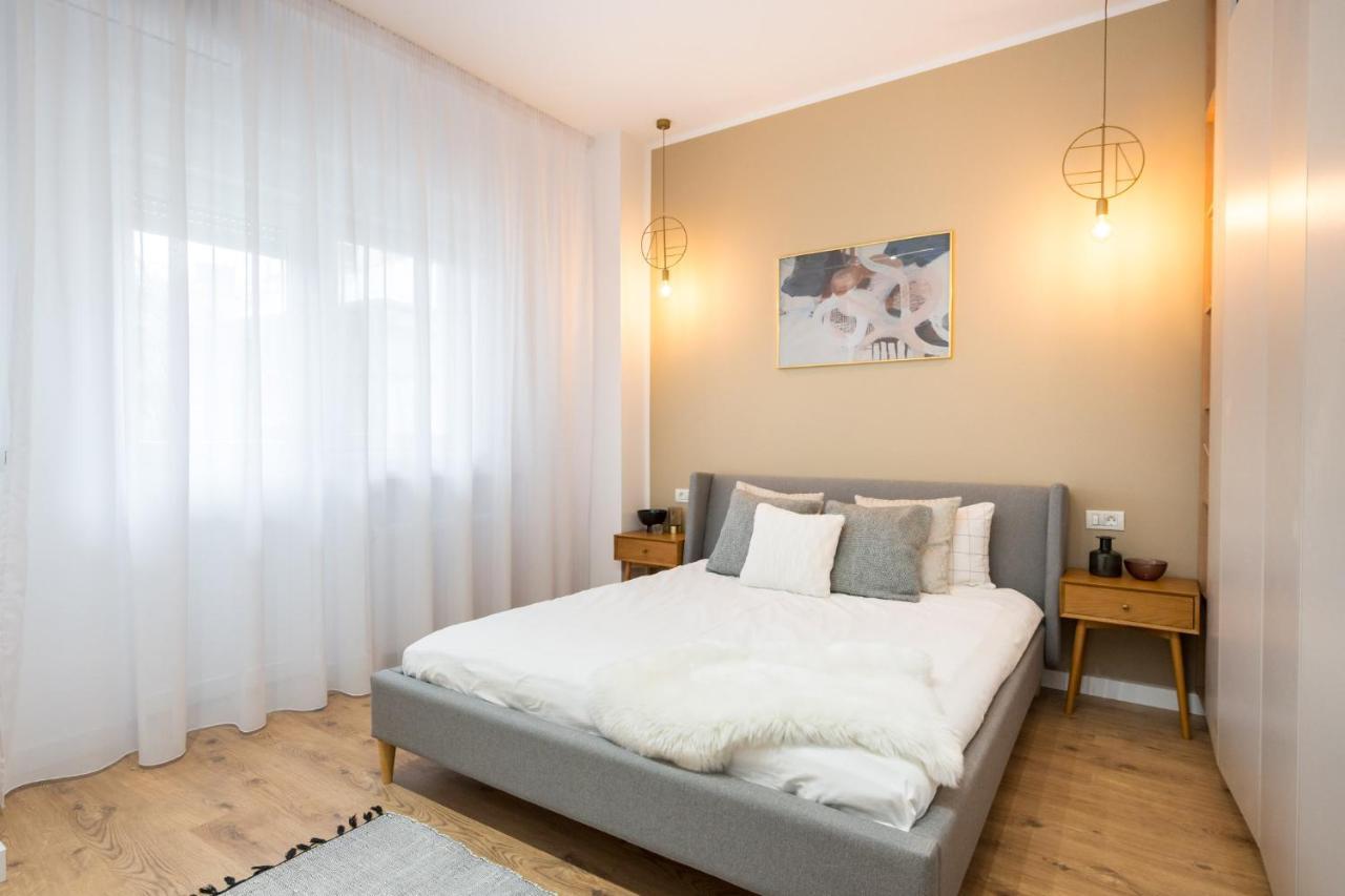 Apartment Crystal 3bdr In Center Bucharest