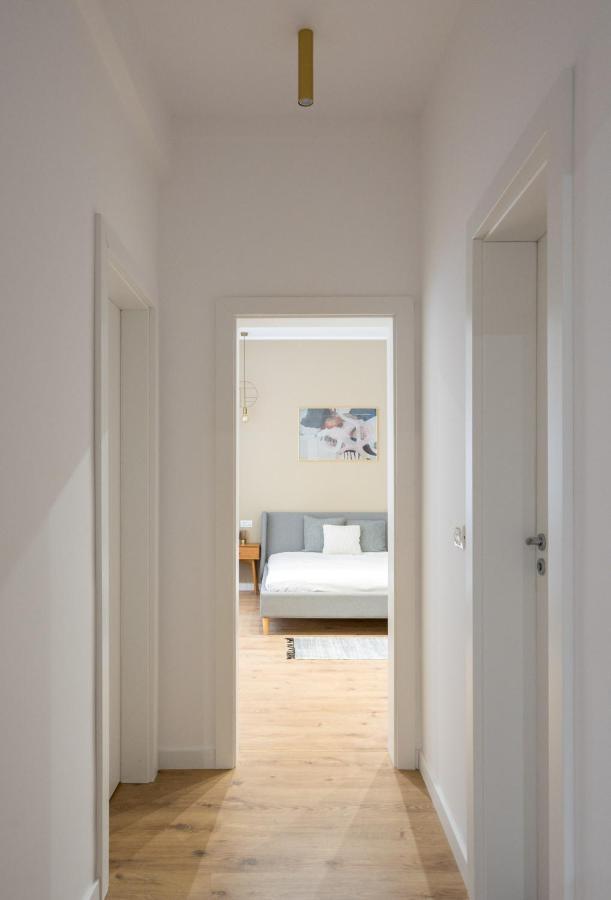 Crystal 3bdr In Center Apartment *