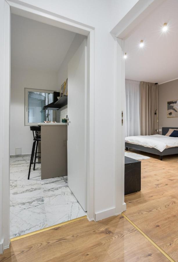 Crystal 3bdr In Center Apartment