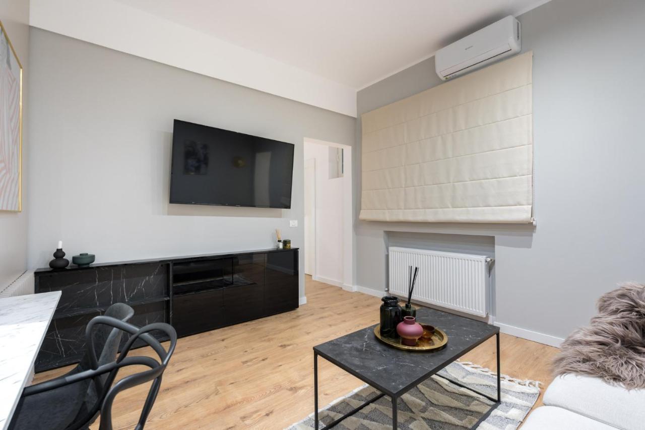 Crystal 3bdr In Center Apartment *