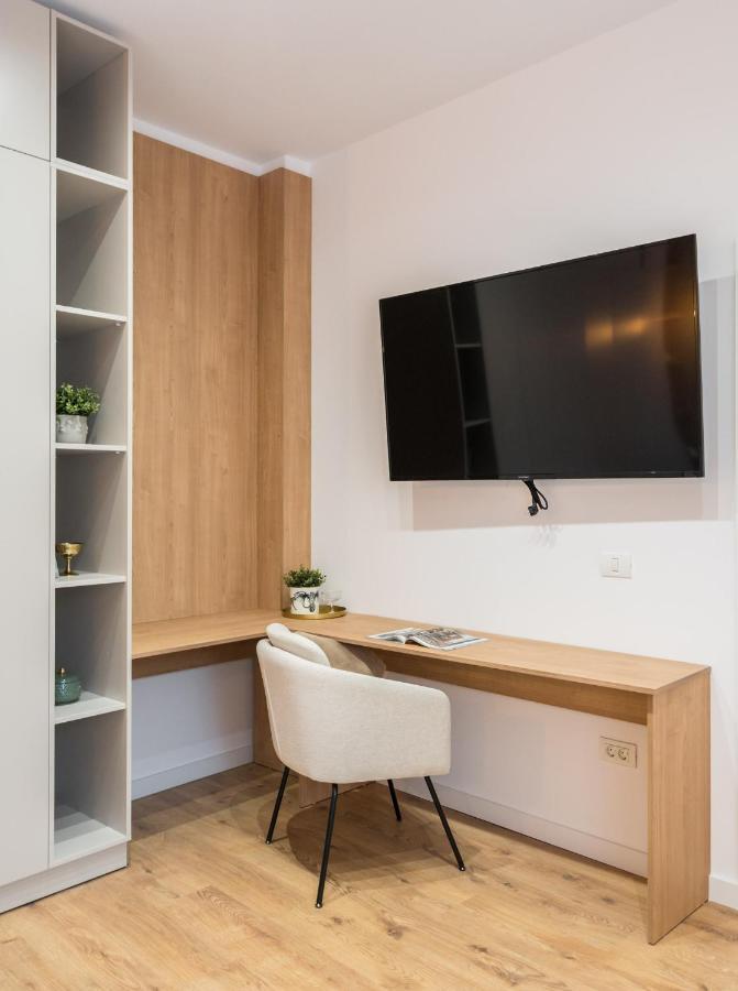 Crystal 3bdr In Center Apartment Bucharest