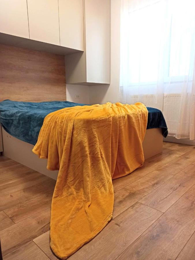 Stylish, Modern 2 Flat With River View, Near Presidential Palace *