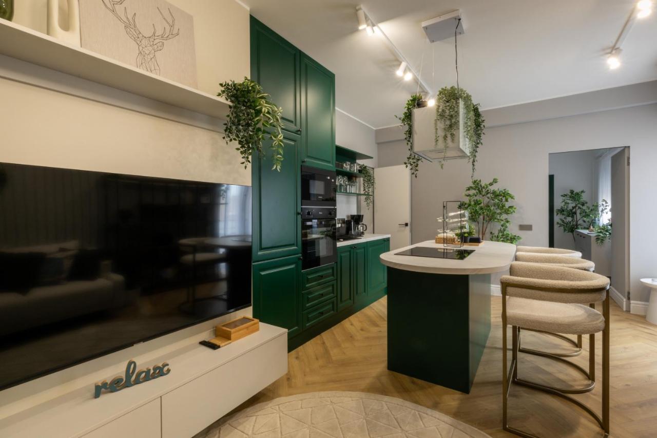 Apartament Old Town Emerald - Chic 1br With Balcony *