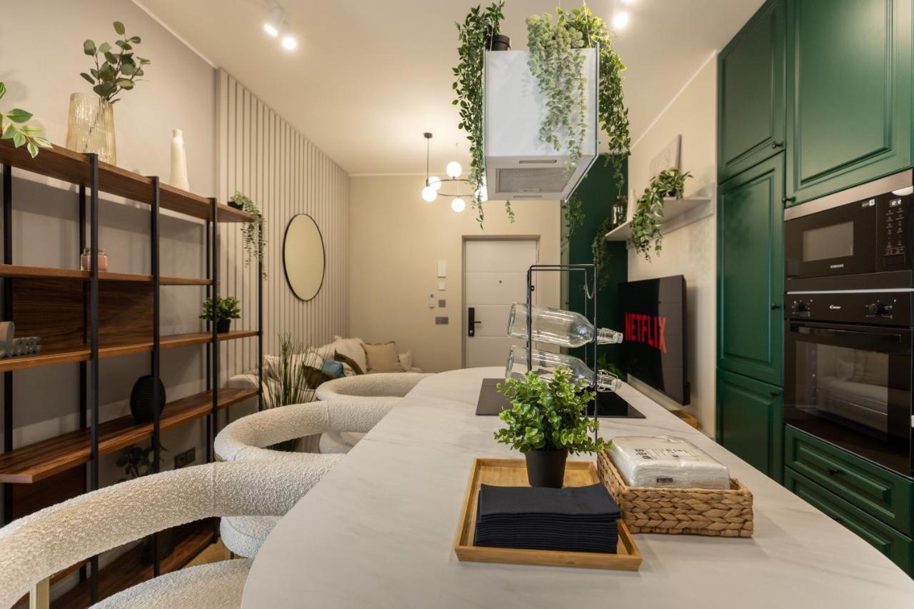Old Town Emerald - Chic 1br With Balcony *