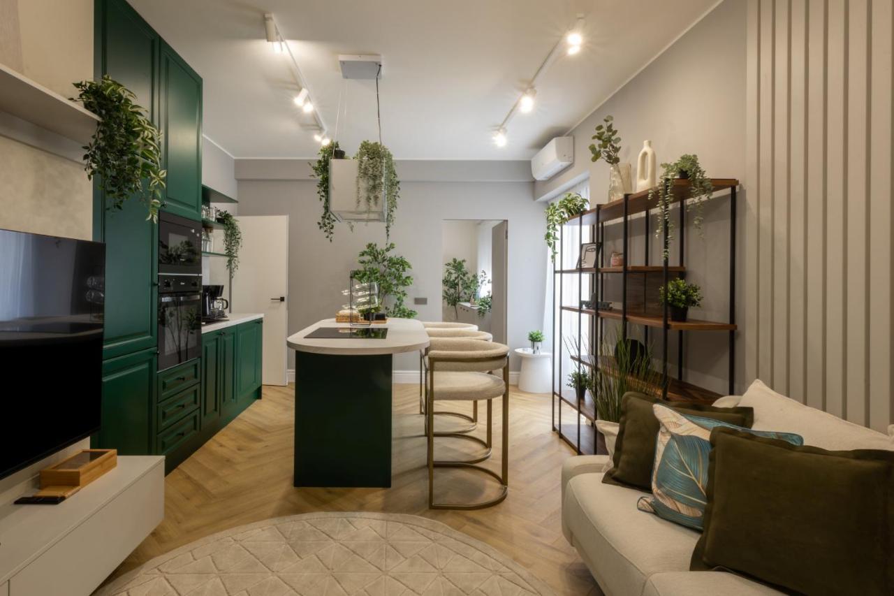 Old Town Emerald - Chic 1br With Balcony * Bucureşti