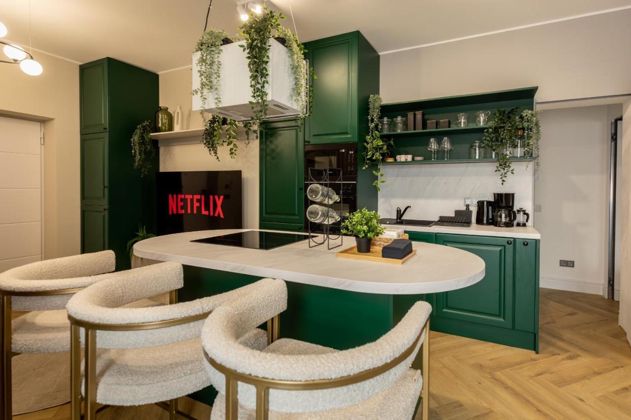 Apartament Old Town Emerald - Chic 1br With Balcony Bucureşti