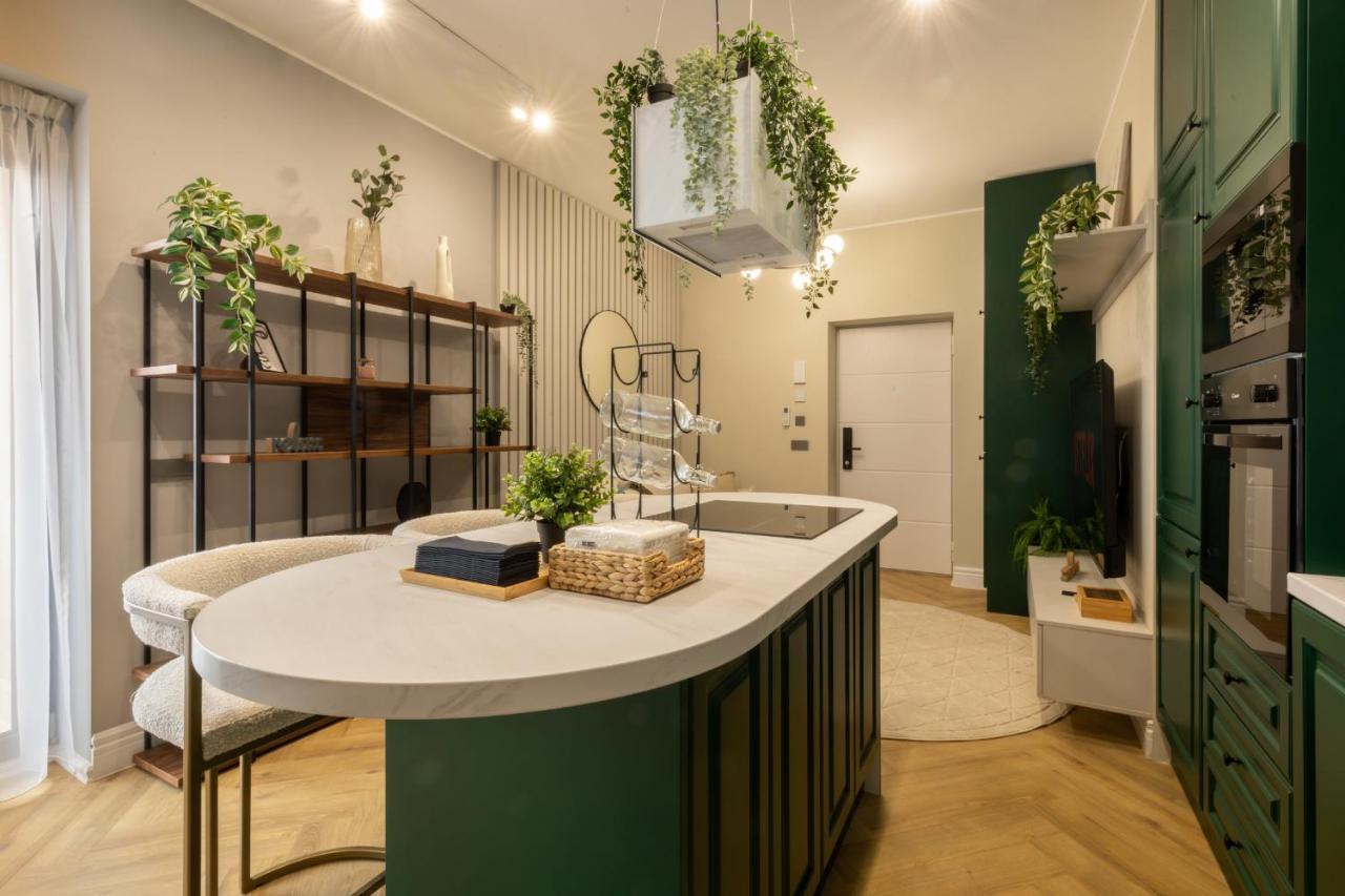 Old Town Emerald - Chic 1br With Balcony *