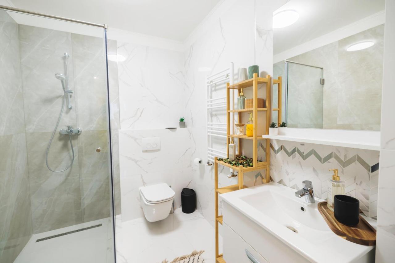 Apartment Downtown Hidden Garden With Jacuzzi In