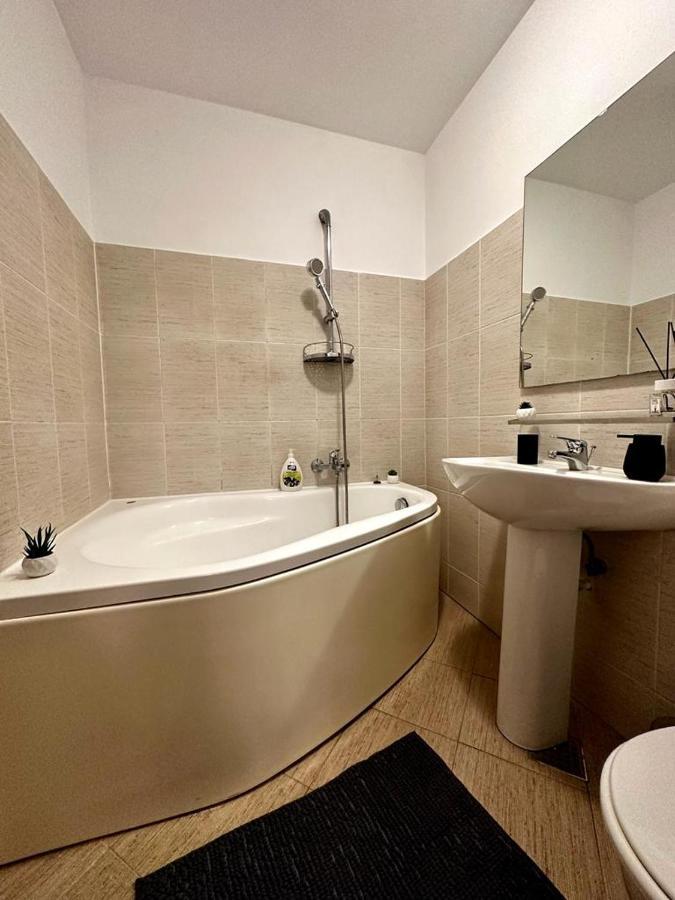 Cozy And Quiet Apartment Bucharest
