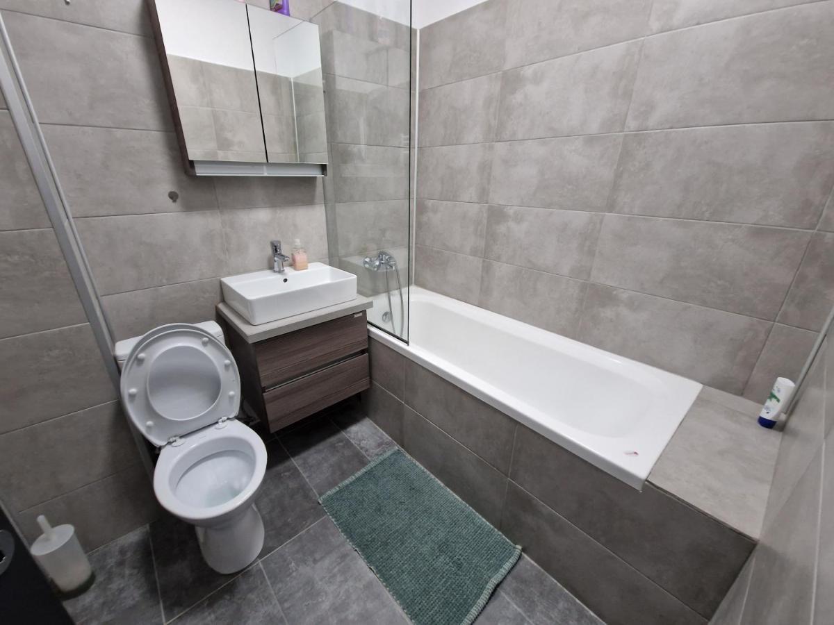 Homestay Cozy Near City Center, Parks And Metro *