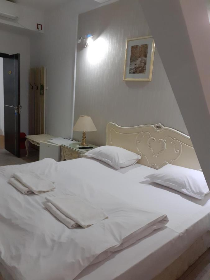 Hotel Nevis Fundeni *