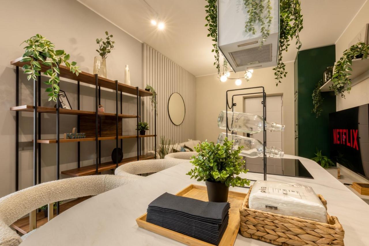 Old Town Emerald - Chic 1br With Balcony *