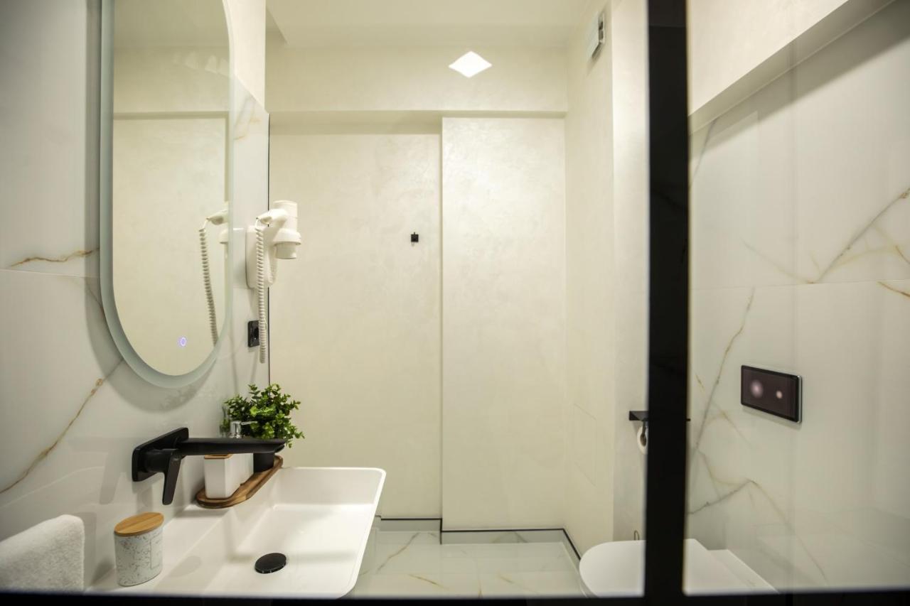 Old Town Emerald - Chic 1br With Balcony Apartament *