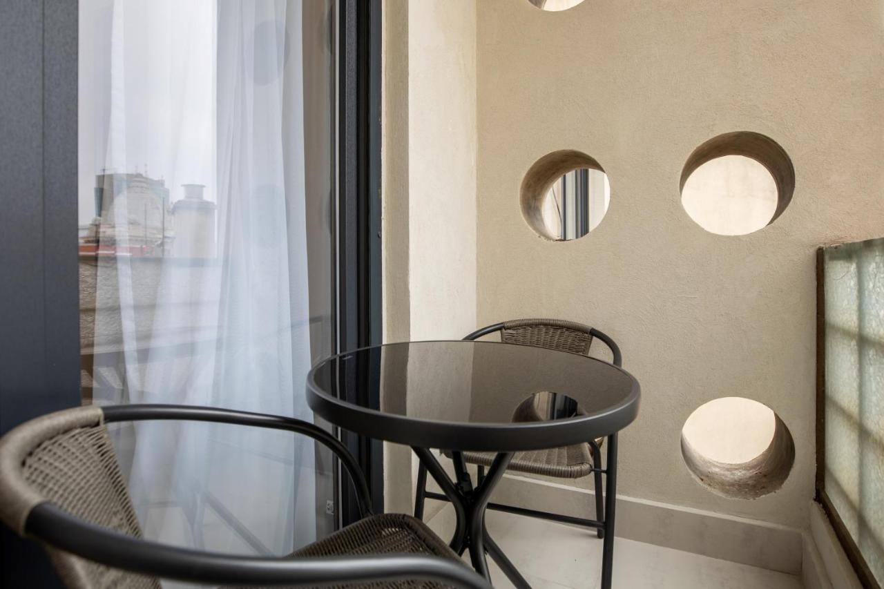 Apartament Old Town Emerald - Chic 1br With Balcony